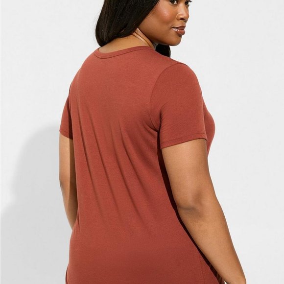 Torrid Classic Fit Tee Madder Brown Size 2 NWT - Picture 2 of 5
